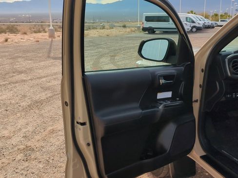 Used 2017 Toyota Tacoma SR5 image 13