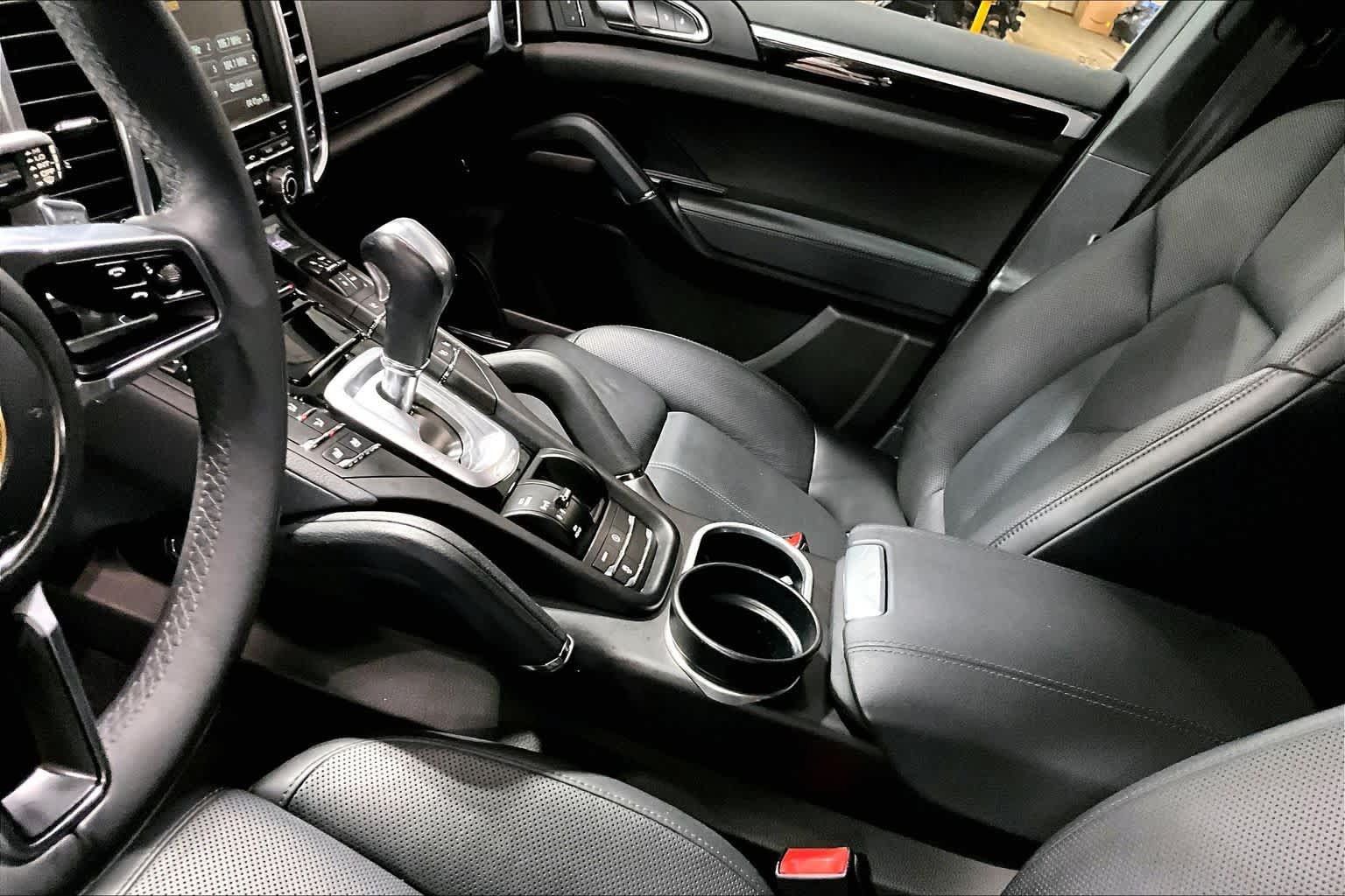 Used 2016 Porsche Cayenne AWD/4WD image 16