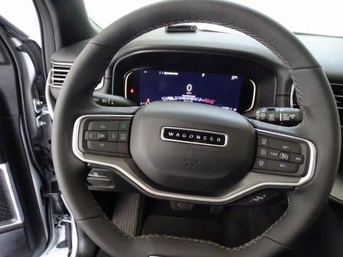 Certified 2025 Jeep Wagoneer Base image 6