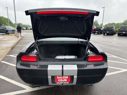 Used 2014 Dodge Challenger SRT8 w/ Harman/Kardon Audio Group RWD image 8