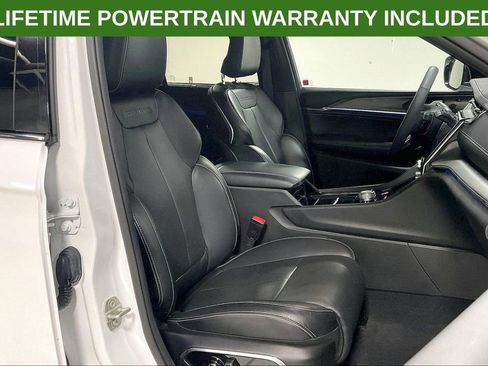 Used 2024 Jeep Grand Cherokee Overland w/ Luxury Tech Group IV AWD/4WD image 9
