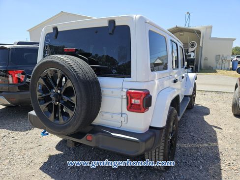 Used 2023 Jeep Wrangler Sahara image 7