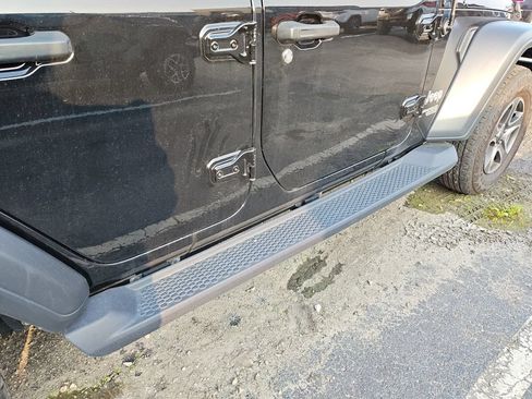 Used 2018 Jeep Wrangler Unlimited Sport S AWD/4WD image 8