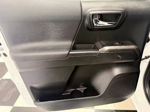 Used 2019 Toyota Tacoma TRD Off-Road w/ Technology Package image 19