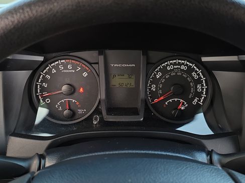 Used 2017 Toyota Tacoma SR image 14