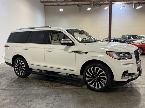 Used 2022 Lincoln Navigator Black Label AWD/4WD image 9