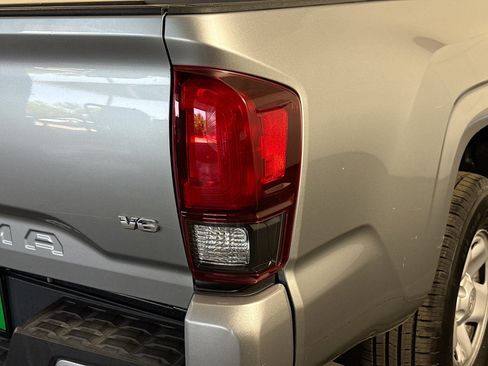 Used 2022 Toyota Tacoma SR AWD/4WD image 33