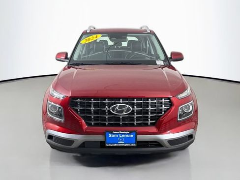 Used 2024 Hyundai Venue Limited FWD image 2