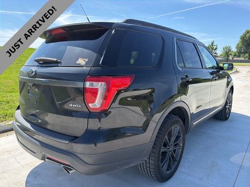 Used 2018 Ford Explorer XLT w/ Equipment Group 202A AWD/4WD image 5