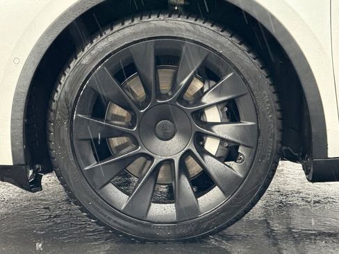 Used 2020 Tesla Model Y Long Range image 15
