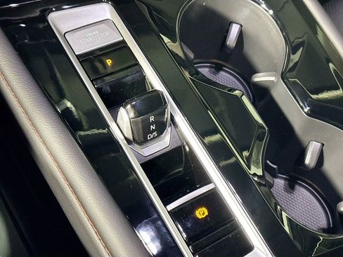 New 2026 Volkswagen Atlas Peak Edition image 17