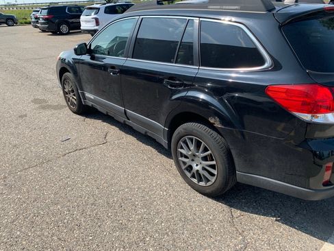 Used 2012 Subaru Outback 2.5i Limited AWD/4WD image 5