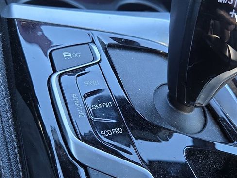 Used 2019 BMW M550i xDrive w/ Dynamic Handling Package image 16