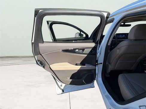 Used 2021 Lincoln Nautilus Reserve w/ Equipment Group 201A image 21