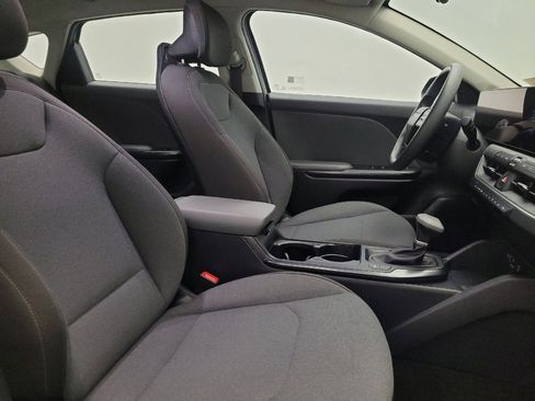 Used 2025 Kia K4 FWD image 21