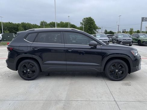 New 2025 Volkswagen Taos SE FWD image 11