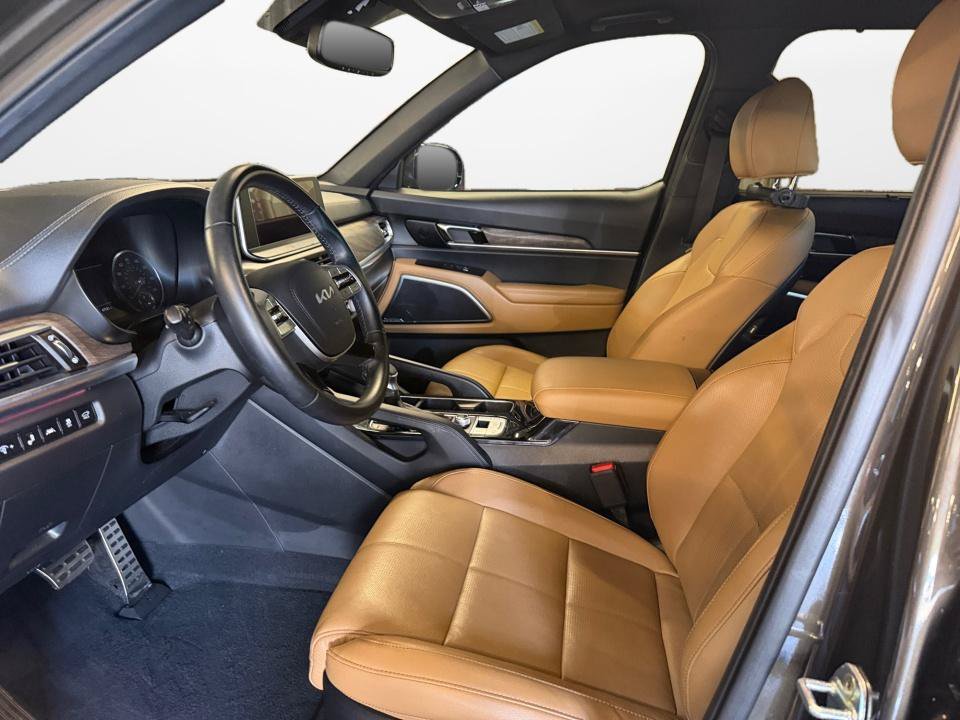 Used 2022 Kia Telluride SX w/ Towing Package FWD image 11