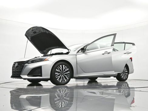 Used 2025 Nissan Altima 2.5 SV image 49