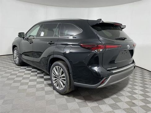 New 2026 Toyota Highlander Platinum AWD/4WD image 7