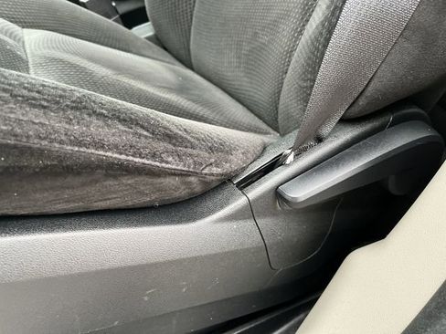 Used 2017 Dodge Grand Caravan SE image 16