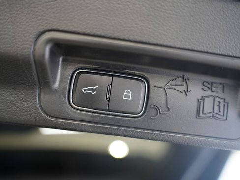 Used 2021 Ford Explorer XLT RWD image 38