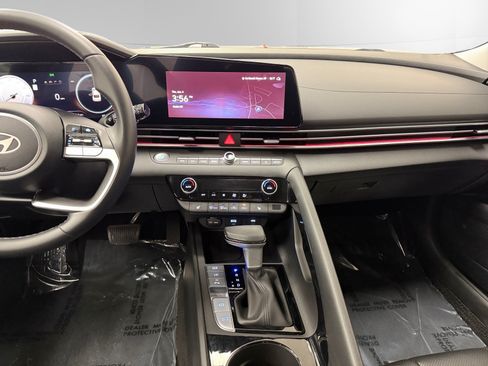 Certified 2024 Hyundai Elantra Limited FWD image 11