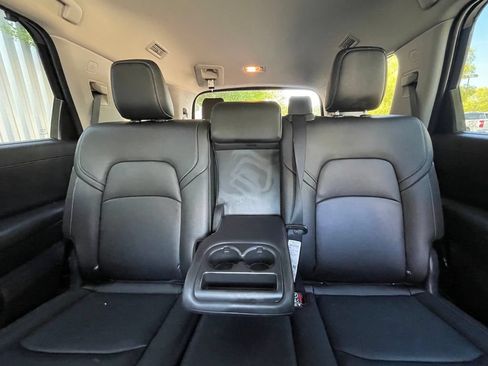 Used 2025 Nissan Pathfinder SL AWD/4WD image 31
