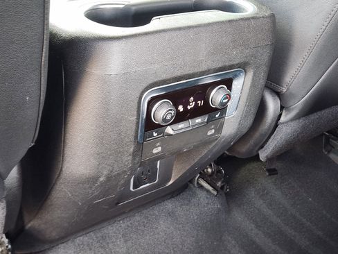 Used 2021 Chevrolet Tahoe LT w/ LT Signature Package image 34