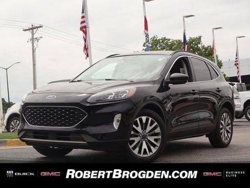 Used 2022 Ford Escape Titanium w/ Class II Trailer Tow Package AWD/4WD image 1