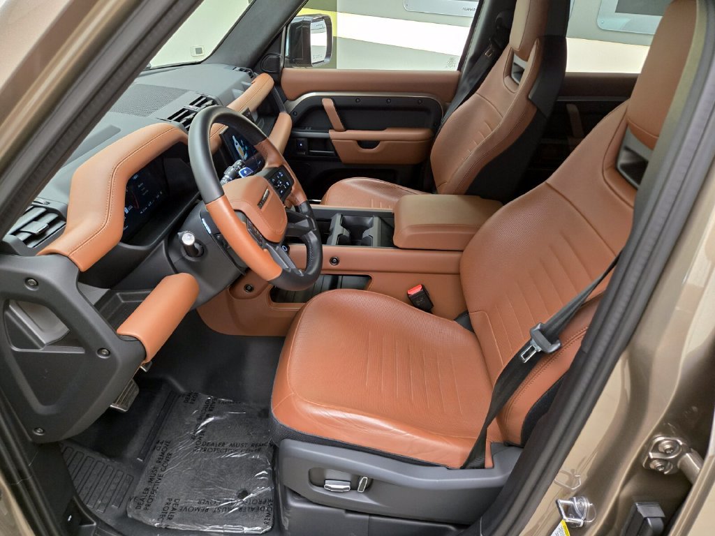 Used 2025 Land Rover Defender 110 AWD/4WD image 17