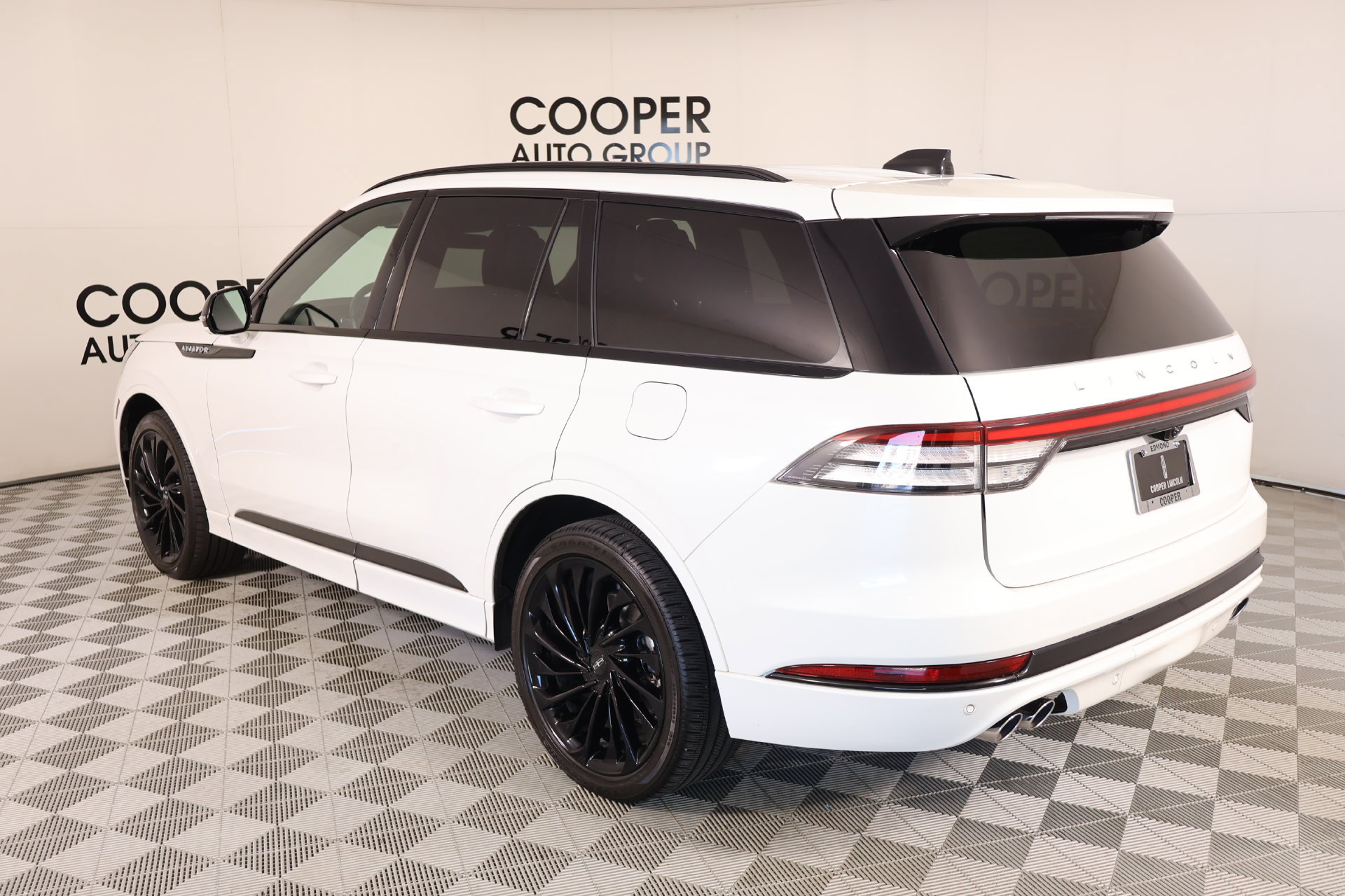 Certified 2025 Lincoln Aviator Reserve w/ Equipment Group 201A AWD/4WD image 25