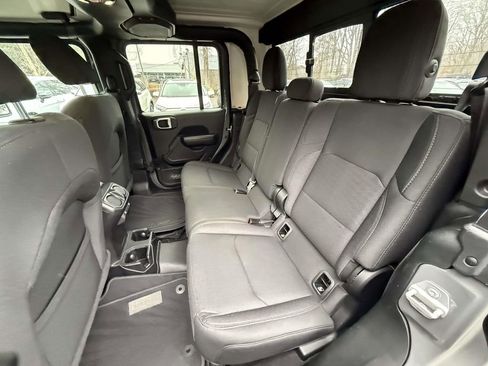 Used 2020 Jeep Gladiator Sport image 12