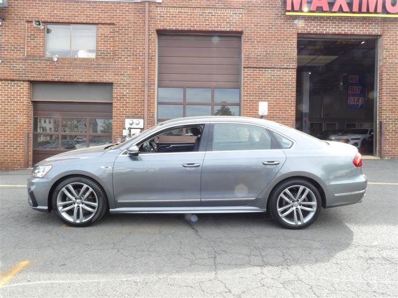 Used 2017 Volkswagen Passat 1.8T R-Line FWD image 2