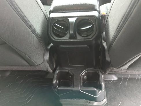 Used 2021 Jeep Gladiator Sport image 20