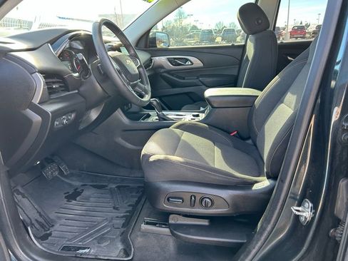 Used 2019 Chevrolet Traverse LT image 12