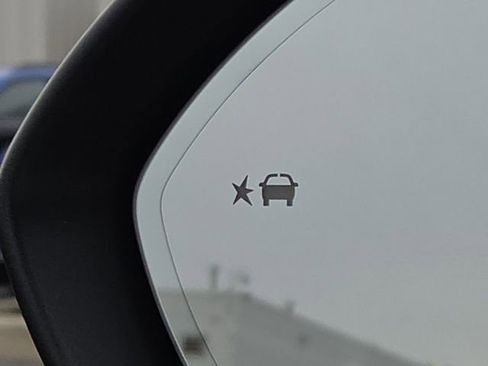 Used 2023 Buick Envision Avenir image 13