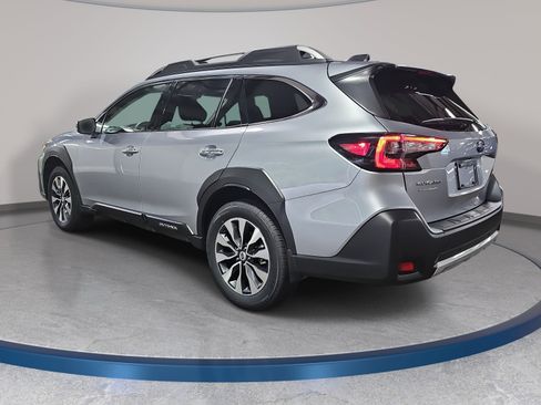 Used 2025 Subaru Outback Touring AWD/4WD image 7