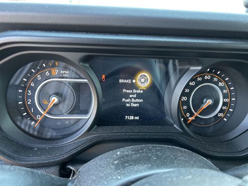 Used 2025 Jeep Gladiator High Tide image 1