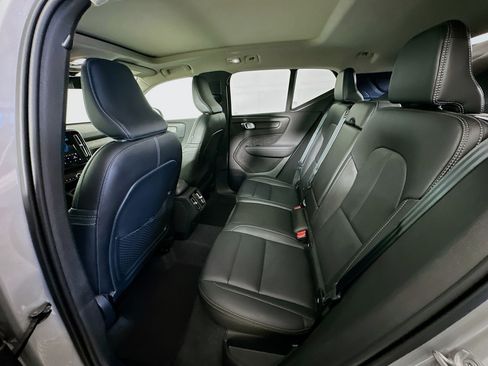 Used 2025 Volvo XC40 B5 Plus image 28