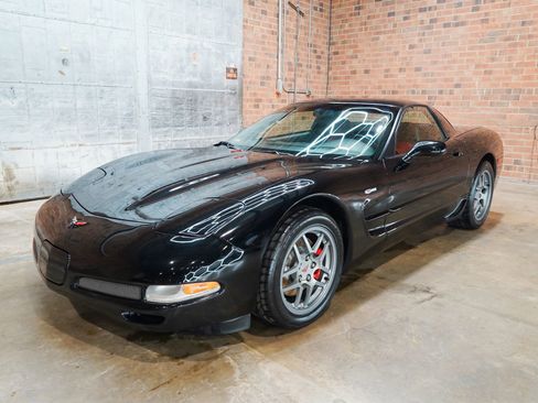 Used 2002 Chevrolet Corvette Z06 w/ Memory Pkg RWD image 7
