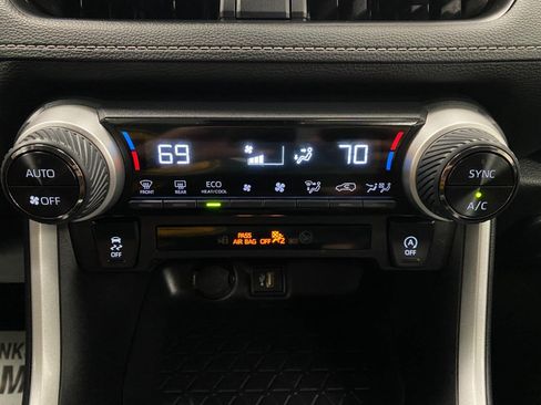 Used 2025 Toyota RAV4 XLE AWD/4WD image 23