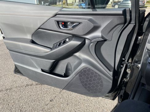 Used 2025 Subaru Crosstrek 2.5i Limited w/ Crosstrek Mirror Package image 17