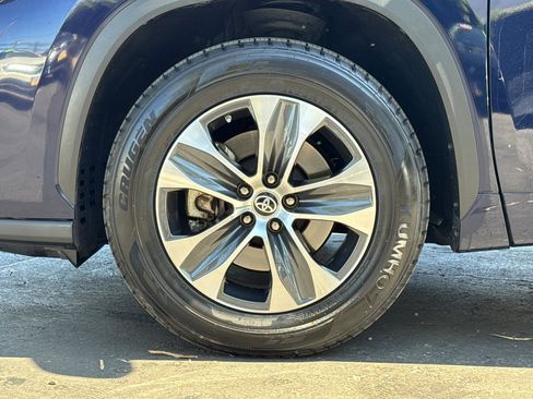 Used 2023 Toyota Highlander XLE image 28