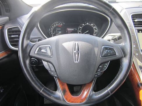 Used 2018 Lincoln MKX Select w/ Select Plus Package AWD/4WD image 18