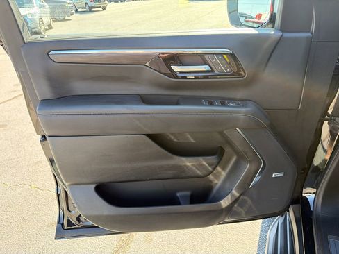 Used 2025 Chevrolet Suburban Premier w/ Sun And Tow Package RWD image 10