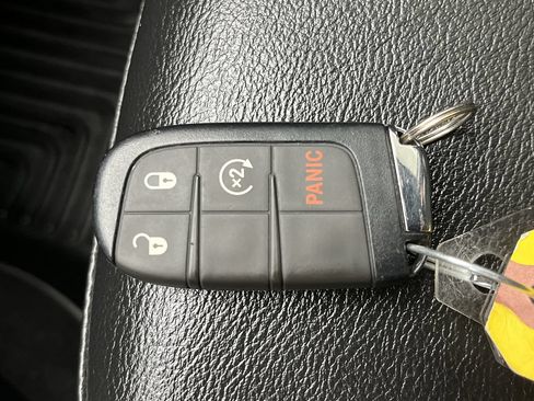 Used 2020 Jeep Compass Latitude w/ Cold Weather Group AWD/4WD image 23
