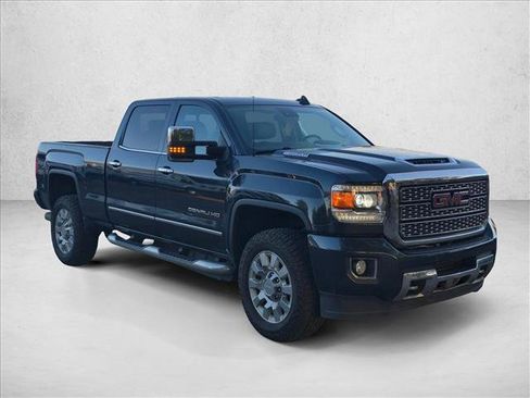 Used 2019 GMC Sierra 2500 Denali w/ Duramax Plus Package AWD/4WD image 3