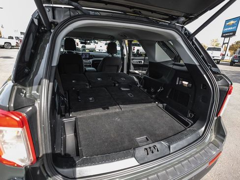 Used 2022 Ford Explorer XLT w/ Class IV Trailer Tow Package AWD/4WD image 34