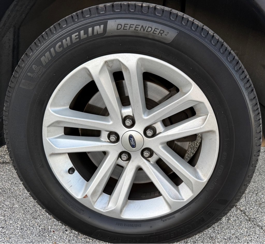Used 2015 Ford Explorer XLT w/ Equipment Group 202A FWD image 28