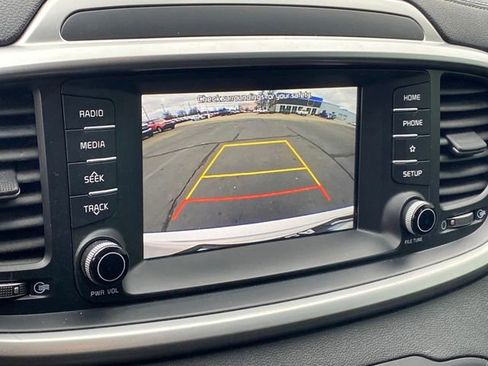 Used 2019 Kia Sorento LX image 10